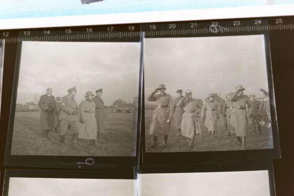 11 alte Negative - Generäle, Offiziere schreiten angetretene Soldaten ab - Übergang Reichswehr - Wehrmacht